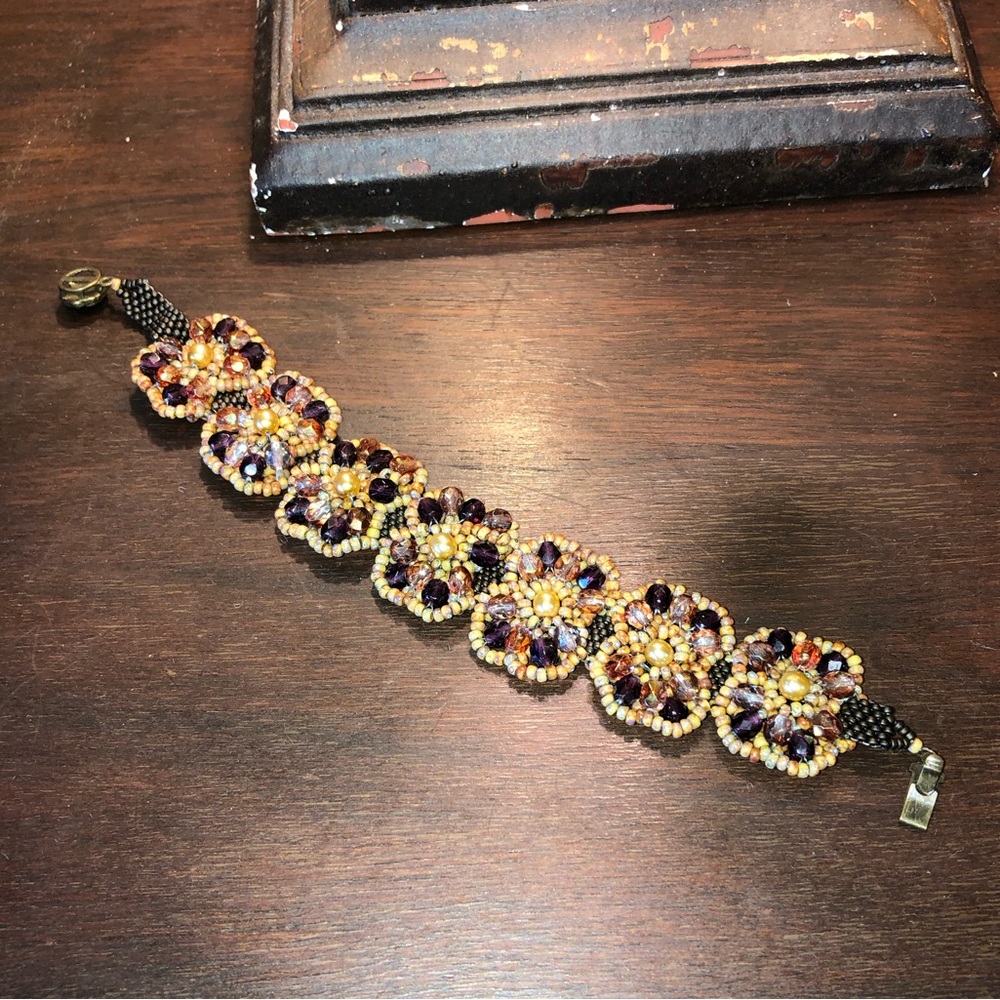 Handmade by deb floral beaded bracelet